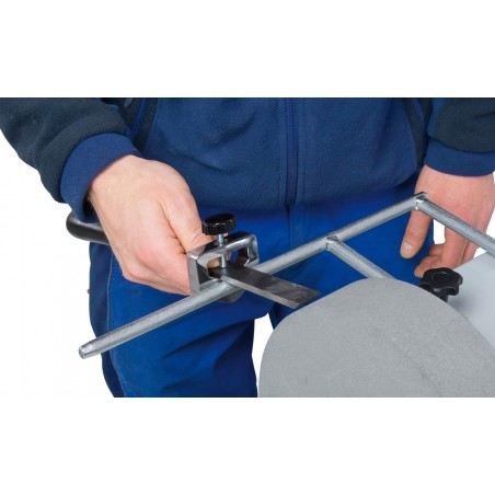 Dispozitiv pentru dalta lata si dalta de scobit: latimea maxima 35 mm, diametru maxim 20 mm